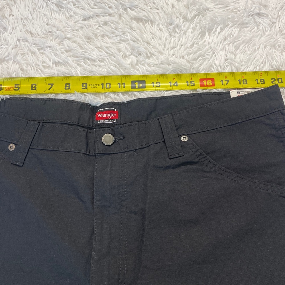 WRANGLER WORKWEAR Men's BLACK Flat Front Shorts SIZE 40 NWT - Picture 3 of 7